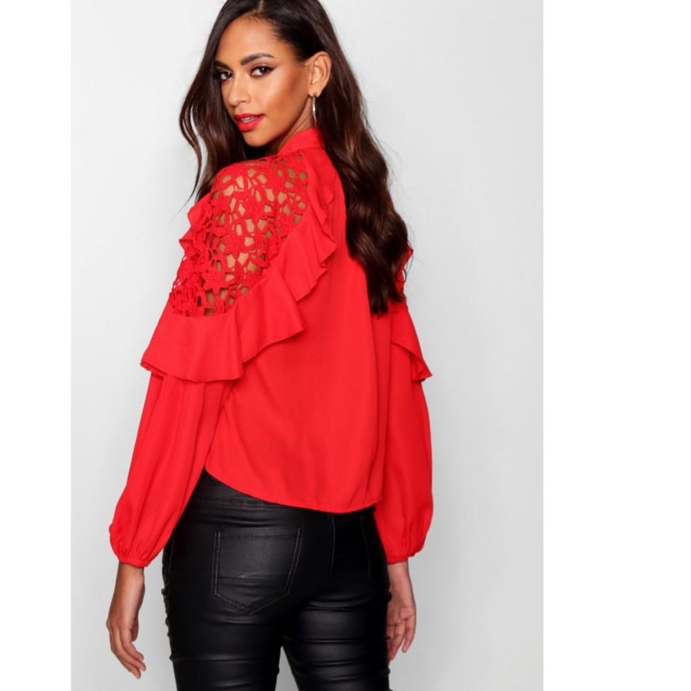 ❌🛑SOLD on ♏️🛑❌Crochet Ruffle Shoulder Blouse - Picture 4 of 7